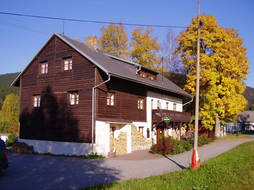 Hotel Penzion Bázum Horní Vltavice Exterior foto